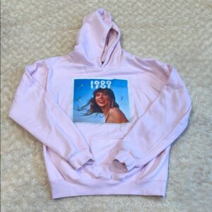 Taylor Swift 1989 Tour Pink Hoodie by Gildan, Size Youth Large