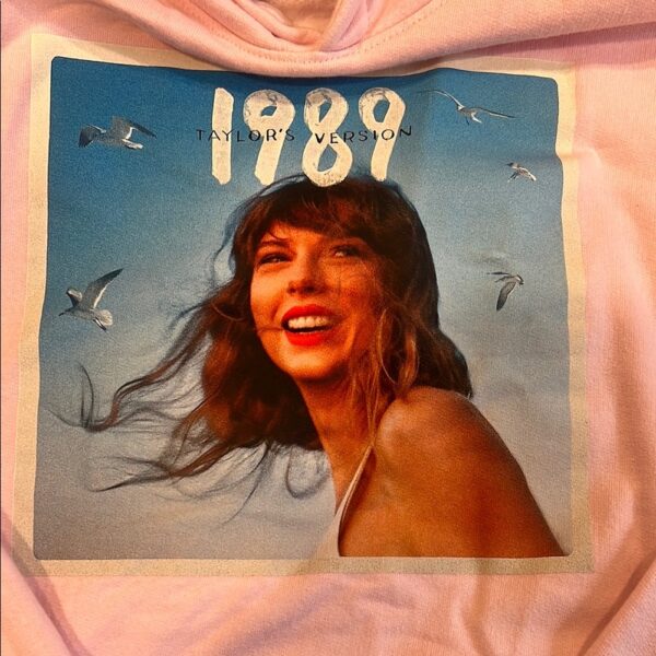 Taylor Swift 1989 Tour Pink Hoodie by Gildan, Size Youth Large