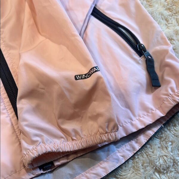 The North Face Light Pink/Peach Girls Windbreaker, Size 6/7